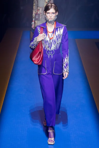 Look 76